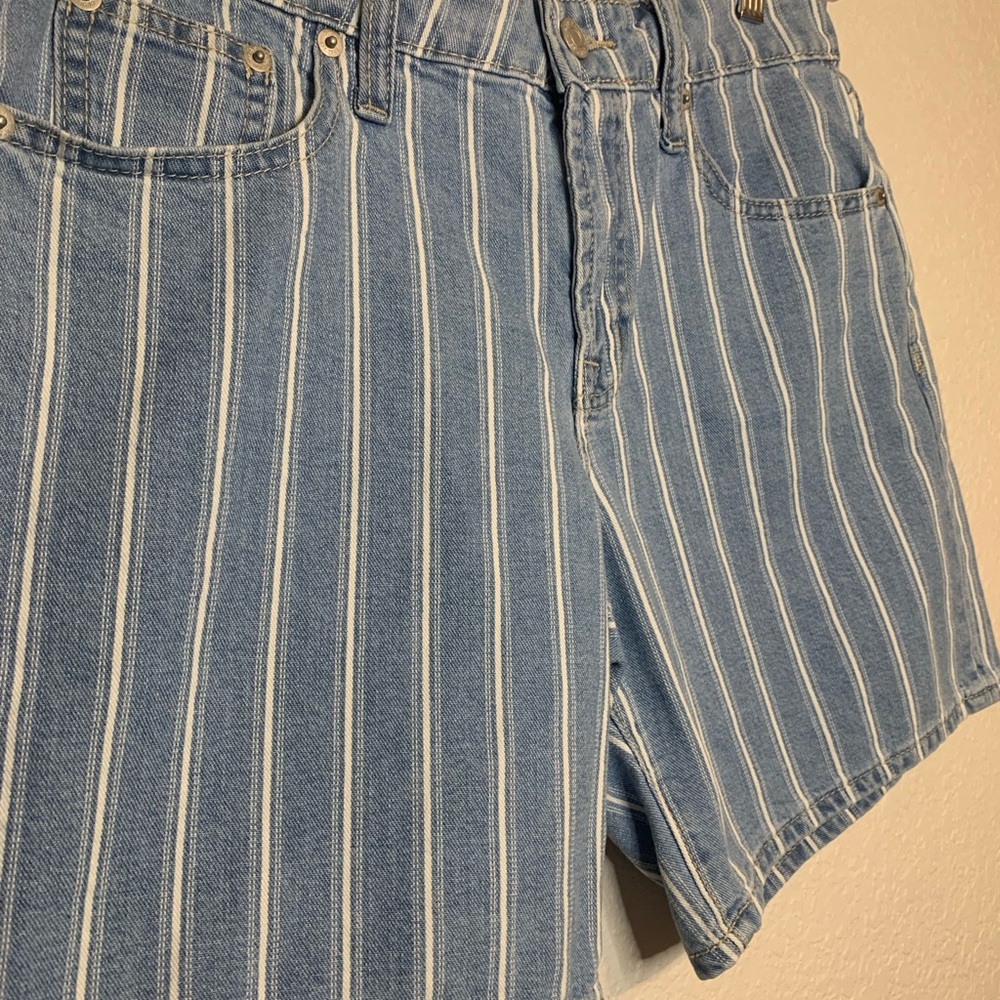 GAP Shorts Womens 4/27  Blue White Striped 5" Short Low Rise Preppy Academia - Picture 3 of 13